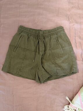 Athleta Retreat Linen shorts olive green size M